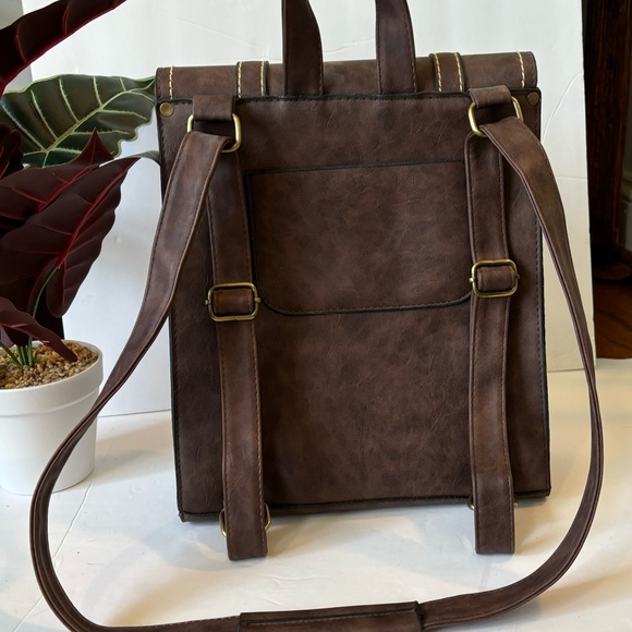 MODERN+CHIC Morgan Convertible Backpack. Brand New Condition H 13” W 11” D 4” - Picture 2 of 4